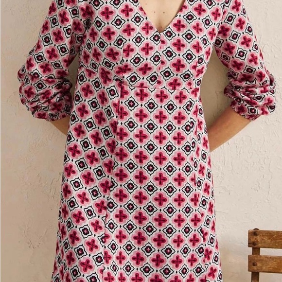 Boden Linen Long-sleeve V-neck Dress with Pockets - Picture 14 of 16